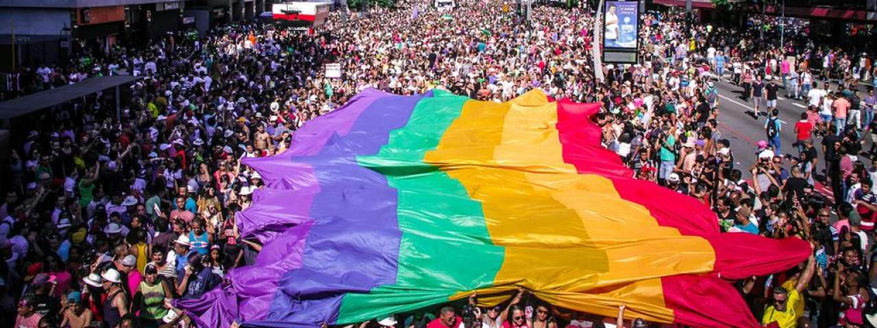 Latinos adotam São Paulo para 'sair do armário'