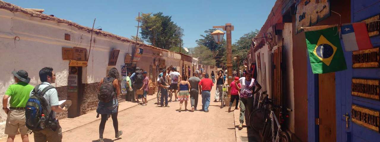 Turistas brasileiros invadem deserto do Atacama